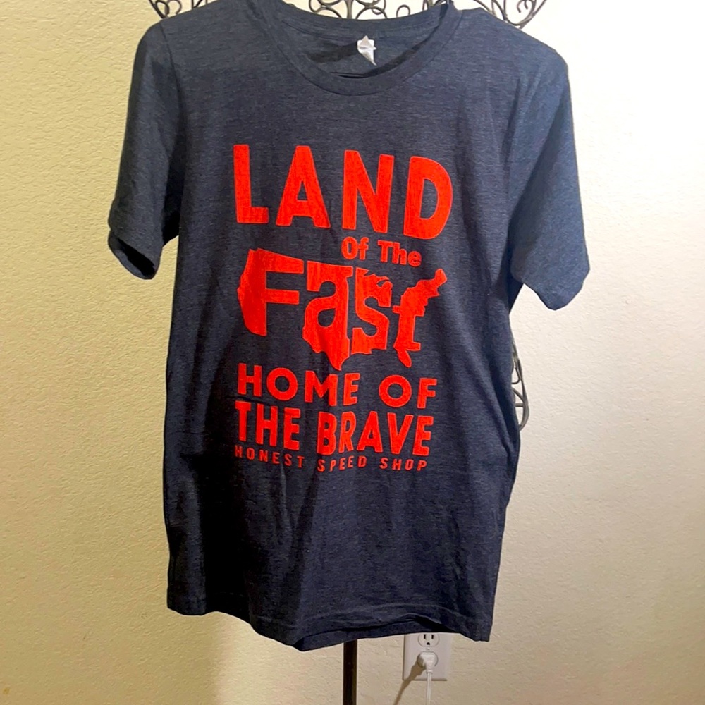 AUTO PARTS TEE FOR MEN Land of the fast logo
